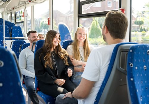Fahrgäste im Bus